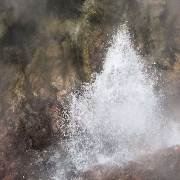 Deildartunguhver : eau à 95°c