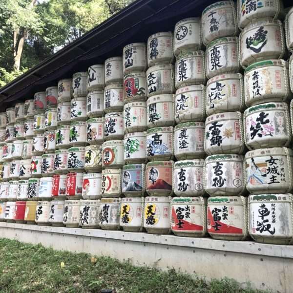 Tokyo - Temple Meiji-Jingu, des tonneaux de saké